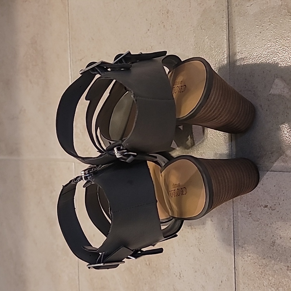 Sandals - Picture 3 of 3